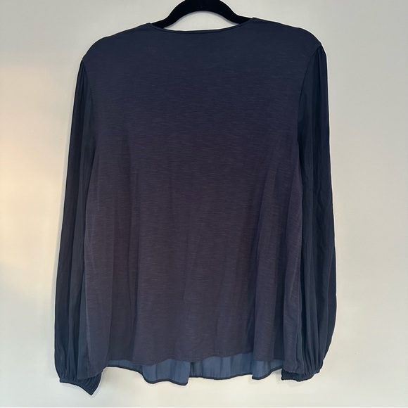 Ann Taylor Navy Keyhole Front Long Sleeve Blouse Size Medium - Picture 2 of 5